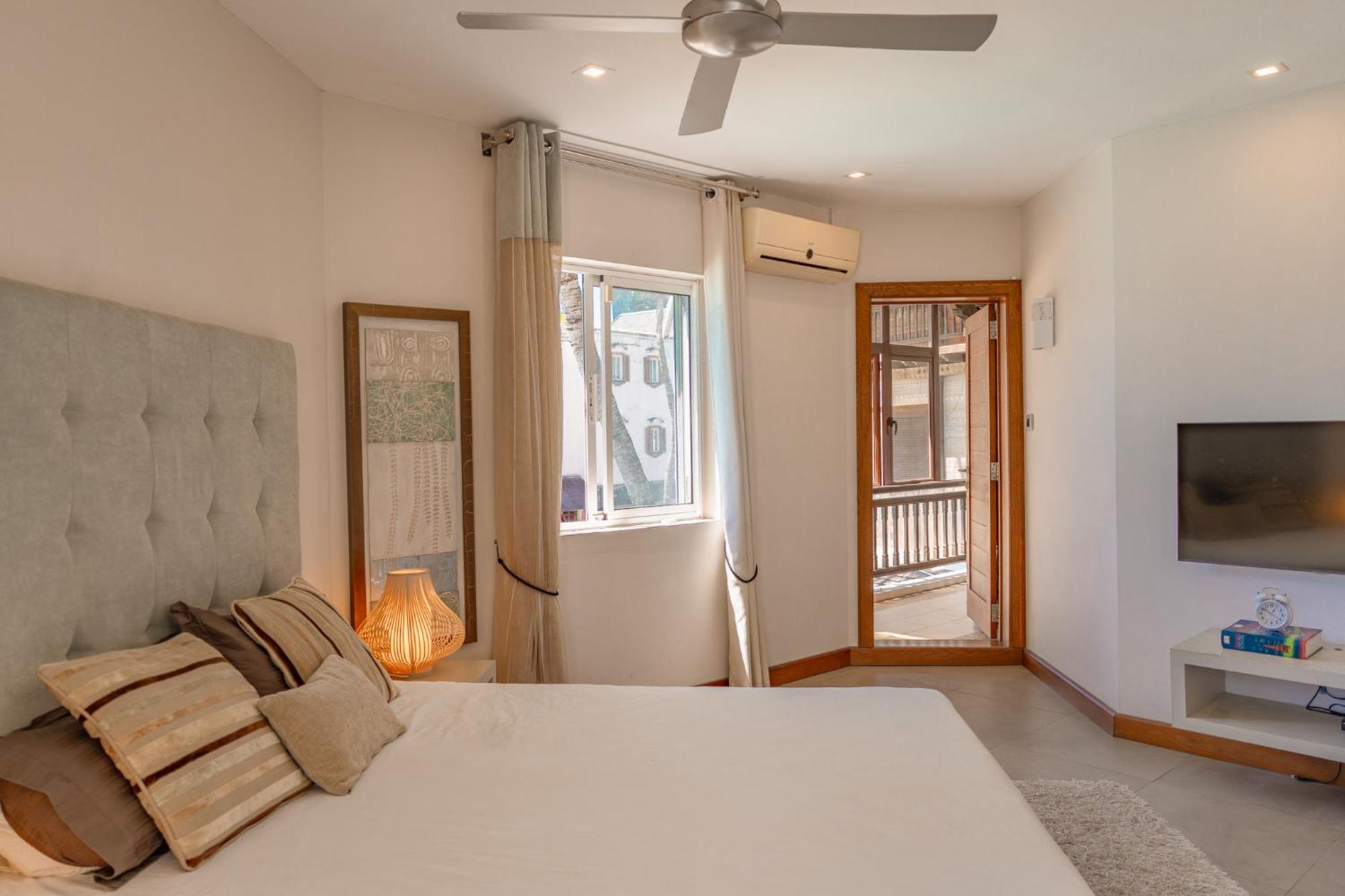 Beachfront Luxurious Stunning Sunset Boulevard Apartment, Grand Baie Exterior photo